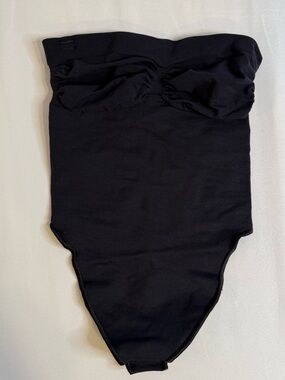 SKIMS Black Firm Compression Strapless Bodysuit Shapewear XXS/XS NWOT